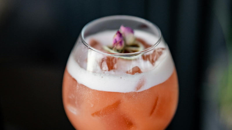 Golden saffron cocktail with bloomed saffron syrup — Raihan Afghan Super Negin saffron